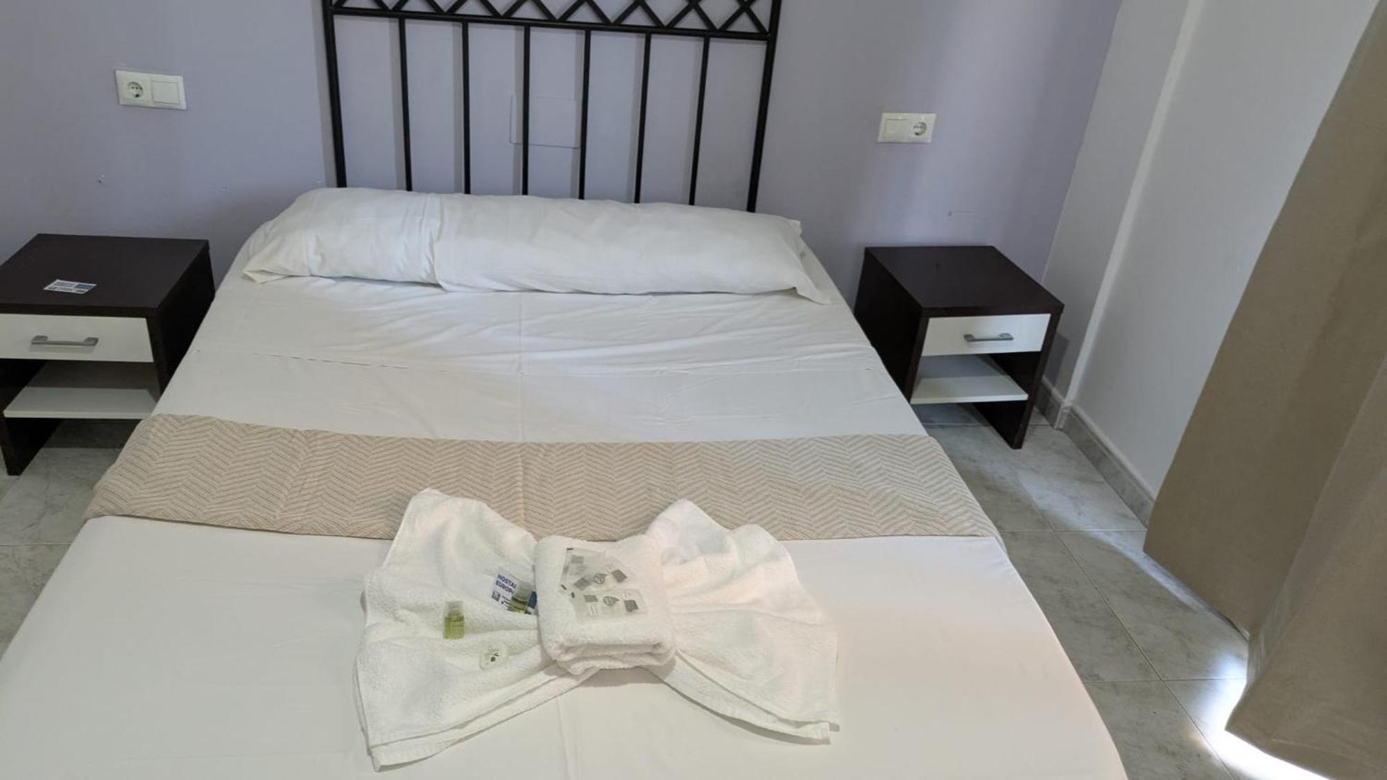 Hostal Europa ตาร์ราโกนา ภายนอก รูปภาพ
